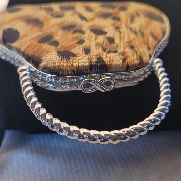 Leapord 4/3" Purse Shaped Compact Mirror Silver Tone Frame - Picture 3 of 8